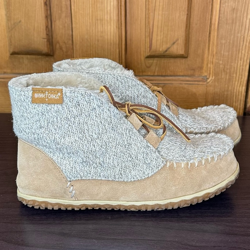 Minnetonka Torrey lace up bootie cinnamon 8M.